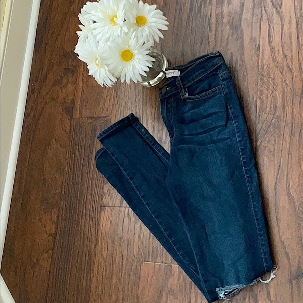 Vibrant MIU straight leg jeans with fashion tips on knee